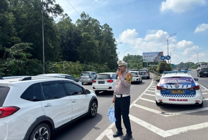 Long Weekend Paskah 2026, Polres Karawang Kerahkan 174 Personel di Titik Strategis Polres Karawang Terapkan Pengamanan dan Contraflow. (AlexaPodcast.ID) 