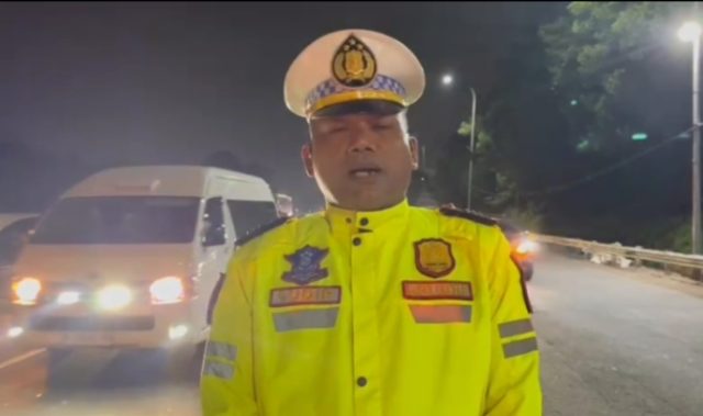 Kasat Lantas AKP Sudirianto: Arus Balik di KM 62 Ramai, Namun Lalu Lintas Lancar. (AlexaPodcast.ID) Kasat Lantas AKP Sudirianto: Arus Balik di KM 62 Ramai, Namun Lalu Lintas Lancar. (AlexaPodcast.ID)