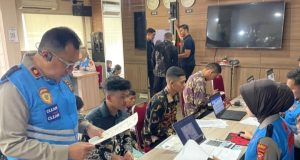Antusiasme Tinggi, Ratusan Warga Karawang Ikuti Seleksi Polri 2026 188 Peserta Ikuti Verifikasi Awal, Seleksi Polri di Karawang Diserbu Pendaftar. (AlexaPodcast.ID)