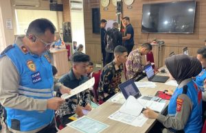 Antusiasme Tinggi, Ratusan Warga Karawang Ikuti Seleksi Polri 2026 188 Peserta Ikuti Verifikasi Awal, Seleksi Polri di Karawang Diserbu Pendaftar. (AlexaPodcast.ID)