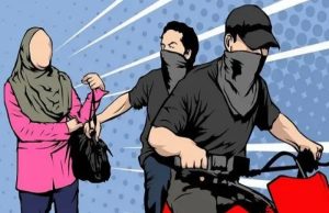 Jambret Nekat Serang Ibu dan Anak, Berakhir Babak Belur Dihajar Warga di Rengasdengklok Ilustrasi: Kabur ke Rawa, Pelaku Jambret di Karawang Akhirnya Tertangkap Warga. (AlexaPodcast.ID)