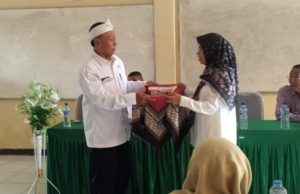 Estafet Kepemimpinan SMAN 1 Batujaya Resmi Berpindah Yosi Marlina Siap Lanjutkan dan Kembangkan Program SMAN 1 Batujaya. (AlexaPodcast.ID)