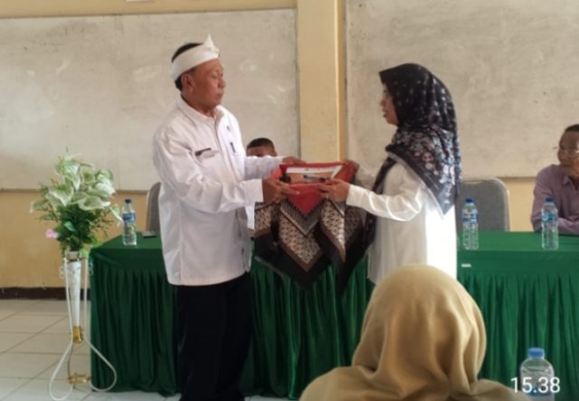 Yosi Marlina Siap Lanjutkan dan Kembangkan Program SMAN 1 Batujaya. (AlexaPodcast.ID) Yosi Marlina Siap Lanjutkan dan Kembangkan Program SMAN 1 Batujaya. (AlexaPodcast.ID)