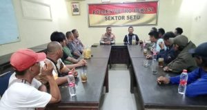 Polsek Setu Gandeng Ojek Pangkalan Perkuat Keamanan Lingkungan Sinergi Polisi dan Ojek Pangkalan, Kamtibmas di Setu Diperkuat. (AlexaPodcast.ID)