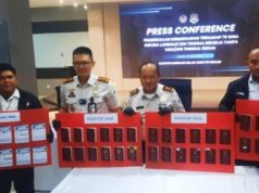 Puluhan WNA Terjaring Operasi Imigrasi di Proyek GIIC Deltamas, 78 Orang Diamankan Barang Bukti menunjukkan puluhan paspor (AlexaPodcast.ID)