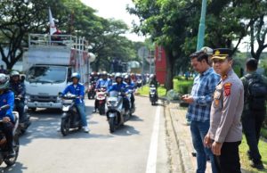 Ratusan Buruh Karawang Gelar Aksi Pra Mayday 2026, Soroti PHK dan Aturan Magang Pra Mayday 2026 di Karawang, Buruh Tuntut Cabut Permenaker dan Tolak PHK. (AlexaPodcast.ID)