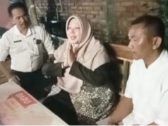 Datangi Pasien, Direktur RSUD Jatisari Sampaikan Maaf Secara Terbuka dr. Anisah Minta Maaf Langsung ke Keluarga Pasien. (AlexaPodcast.ID)