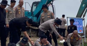 Polda Metro Jaya Tebar 21.000 Benih Ikan di Muaragembong, Dukung Ketahanan Pangan Wakapolda Metro Jaya Pimpin Penebaran 21.000 Benih Ikan di Bekasi. (AlexaPodcast.ID)