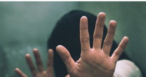 Oknum Guru SMKS di Batujaya Diduga Cabuli Siswi, Terungkap Usai Dipergoki Keluarga Gambar ilustrasi: Dugaan Asusila Guru SMK Karawang. (AlexaPodcast.ID)