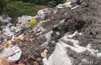 Ancaman Pencemaran Lingkungan, Dugaan Limbah B3 Ditemukan di Lahan Terbuka Karawang Lahan Diduga Timbun Limbah Industri di Telukjambe Timur. (AlexaPodcast.ID)