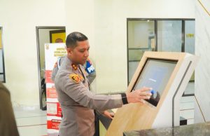 Pastikan Pelayanan Prima, Kapolres Karawang Cek Langsung SIM hingga SKCK Kapolres Karawang Tinjau Layanan Publik. (AlexaPodcast.ID)