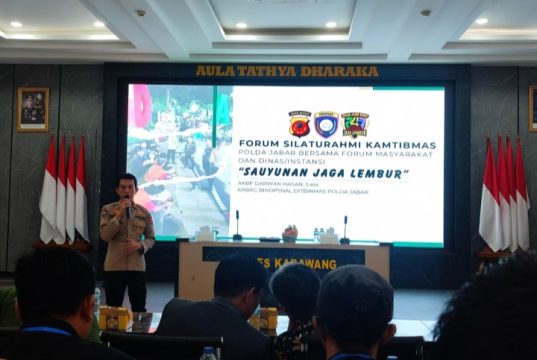 Polri dan Masyarakat Bersatu, FSK Polda Jabar Dorong Keamanan Berbasis Komunitas FSK Polda Jabar Perkuat Sinergi Masyarakat Lewat. (AlexaPodcast.ID)