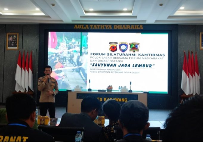 Polri dan Masyarakat Bersatu, FSK Polda Jabar Dorong Keamanan Berbasis Komunitas FSK Polda Jabar Perkuat Sinergi Masyarakat Lewat. (AlexaPodcast.ID)