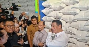 Sidak Gudang Bulog di Karawang, Amran Pastikan Stok Beras Nasional Lampaui 5 Juta Ton Amran Sulaiman Sebut Indonesia Tak Perlu Impor Tahun Ini. (AlexaPodcast.ID)