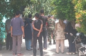 Geger Penemuan Jasad Lansia di Perum Gading Mas, Diduga Meninggal Berhari-hari di Rumah Lansia Ditemukan Meninggal di Kamar Mandi. (AlexaPodcast.ID)