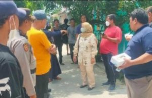 Lurah Karawang Wetan Turun Langsung Cek TKP Penemuan Mayat di Gading Mas Respon Cepat! Lurah Karawang Wetan Tinjau TKP Penemuan Mayat. (AlexaPodcast.ID)