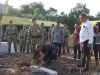 Tak Ingin Sejarah Hilang, Yonif 305 Dirikan Tugu Tengkorak di Lembah Pasir Ipis Letkol Afdal Eko Putra Pimpin Peletakan Batu Pertama Tugu Tengkorak di KIIC. (AlexaPodcast.ID)