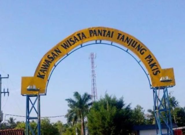 Pintu gerbang pantai Pakisjaya. (AlexaPodcast.ID)