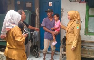 Jemput Bola Data Balita, Lurah Nenti Turun Langsung Tekan Stunting di Karawang Wetan Upaya Nyata Karawang Wetan Cegah Stunting. (AlexaPodcast.ID)