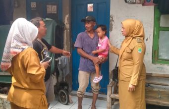 Jemput Bola Data Balita, Lurah Nenti Turun Langsung Tekan Stunting di Karawang Wetan Upaya Nyata Karawang Wetan Cegah Stunting. (AlexaPodcast.ID)