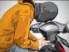Lupa Cabut Kunci, Pencuri Motor di Cikampek Tertangkap Basah Saat Dorong Hasil Curi Gambar ilustrasi, Motor Nyaris Raib di Cikampek, Pelaku Ditangkap Warga. (AlexaPodcast.ID)