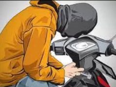 Lupa Cabut Kunci, Pencuri Motor di Cikampek Tertangkap Basah Saat Dorong Hasil Curi Gambar ilustrasi, Motor Nyaris Raib di Cikampek, Pelaku Ditangkap Warga. (AlexaPodcast.ID)