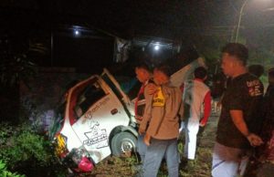 Laka Lantas Syekh Quro: Pemuda Berbaju SPPG Jomin Timur Tewas di Lokasi Polisi Selidiki Kecelakaan Maut di Karawang, Sopir Pikap Diamankan. (AlexaPodcast.ID)