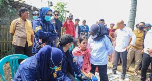 Kasus Kematian Balita di Cibuaya Didalami, Tim Forensik Polda Jabar Lakukan Ekshumasi Polisi Bongkar Makam Balita di Karawang. (AlexaPodcast.ID)