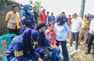 Kasus Kematian Balita di Cibuaya Didalami, Tim Forensik Polda Jabar Lakukan Ekshumasi Polisi Bongkar Makam Balita di Karawang. (AlexaPodcast.ID)
