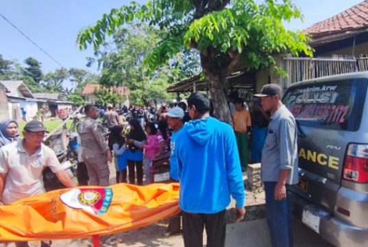 Pelajar Asal Batujaya Ditemukan Meninggal di Tanggul Sungai Citarum, Polisi Selidiki Penyebabnya Polres Karawang Selidiki Penemuan Mayat Remaja. (AlexaPodcast.ID)