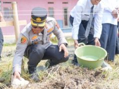Bupati dan Kapolres Karawang Resmikan Pembangunan Rulahu bagi Lansia di Cilamaya Peletakan Batu Pertama Rumah Layak Huni untuk Lansiam (AlexaPodcast.ID)