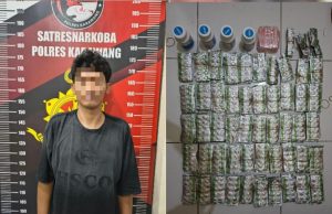 Modus Warung Sembako dan Counter Pulsa, Empat Pengedar Obat Keras Diciduk Polres Karawang Edarkan Tramadol dan Hexymer, Empat Pelaku Diciduk Polisi. (AlexaPodcast.ID)