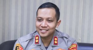 Sambut Laga PSM Kontra Persib, Polres Karawang Larang Konvoi dan Euforia Berlebihan Kapolres Karawang AKBP Fiki N. Ardiansyah, Imbau Suporter Tetap Kondusif Jelang Duel PSM vs Persib. (AlexaPodcast.ID)