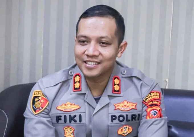 Sambut Laga PSM Kontra Persib, Polres Karawang Larang Konvoi dan Euforia Berlebihan Kapolres Karawang AKBP Fiki N. Ardiansyah, Imbau Suporter Tetap Kondusif Jelang Duel PSM vs Persib. (AlexaPodcast.ID)