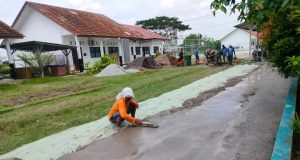 Dugaan Penyimpangan Dana BOS 2026 di SMAN 1 Cibuaya Disorot, Transparansi Anggaran Dipertanyakan Proyek Pengecoran Halaman SMAN 1 Cibuaya Tuai Kritik, Kualitas Pekerjaan Diragukan. (AlexaPodcast.ID)