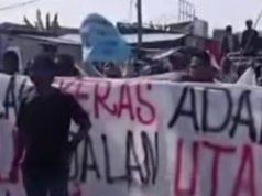 Sengketa Lahan Belum Usai, Warga Villa Kencana Geruduk Kantor Pemasaran Perumahan Warga Villa Kencana Cikarang Demo, (AlexaPidcast.ID)