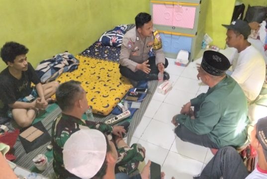 Kasus KDRT di Karawang Wetan Diselesaikan Secara Kekeluargaan, Warga Apresiasi Mediasi Humanis Babinsa dan Bhabinkamtibmas Turun Tangan, Konflik Pasutri di Cinangoh Timur Berakhir Damai. (AlexaPodcast.ID)