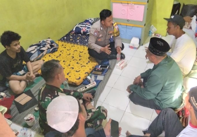 Kasus KDRT di Karawang Wetan Diselesaikan Secara Kekeluargaan, Warga Apresiasi Mediasi Humanis Babinsa dan Bhabinkamtibmas Turun Tangan, Konflik Pasutri di Cinangoh Timur Berakhir Damai. (AlexaPodcast.ID)