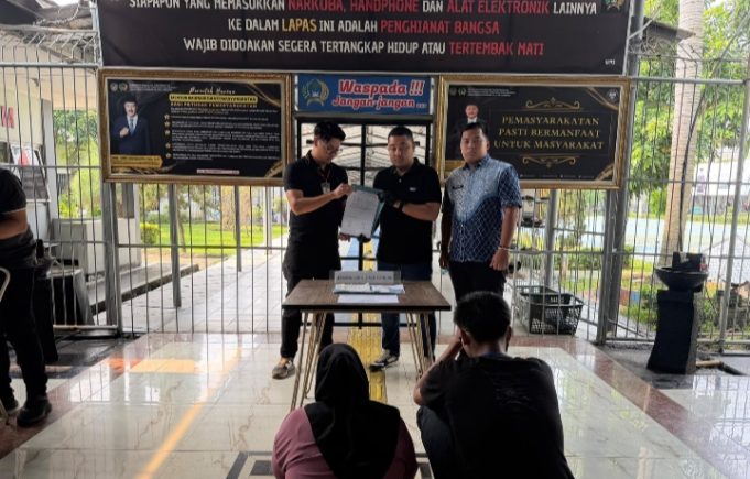 Penyelundupan Sabu ke Dalam Lapas Digagalkan, Polres Karawang Buru Pemasok dari Luar Modus Baru Penyelundupan Narkotika ke Lapas Terungkap. (AlexaPodcast.ID)