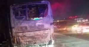 Bus Terbakar di Tol Jakarta-Cikampek KM 55 Karawang, Tidak Ada Korban Jiwa Microbus Terbakar Saat Melaju di Tol Karawang. (AlexaPodcast.ID)