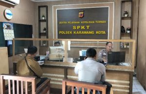 Senyum, Sapa, dan Solusi Jadi Kunci, SPKT Polsek Karawang Kota Raih Kepercayaan Masyarakat Pelayanan Prima SPKT Polsek Karawang. (AlexaPodcast.ID)