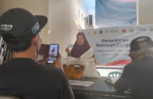 Penyaluran Bantuan Pangan di Karawang Wetan Tembus 98 Persen, Tinggal 45 KPM Belum Menerima Lurah Karawang Wetan Pastikan Penyaluran Bantuan Pangan Hampir Tuntas. (AlexaPodcast.ID)