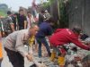 Ciptakan Lingkungan Sehat, Aksi Rabu Bersih Sasar Titik Pembuangan Sampah Liar di Kalijaya Babinsa, Bhabinkamtibmas dan Warga Kompak Angkut Sampah Liar. (AlexaPodcast.ID)
