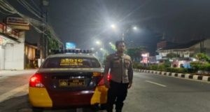 Polsek Karawang Kota Gencar Patroli Wilayah Rawan, Warga Diajak Aktif Jaga Keamanan Lingkungan Patroli Dialogis Polsek Karawang Kota Diperkuat. (AlexaPodcast.ID)