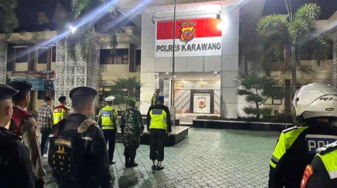 Polres Karawang Kerahkan 76 Personel dalam KRYD, Jaga Keamanan Wilayah Patroli Gabungan Polres Karawang. (AlexaPodcast.ID)