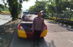 Polsek Karawang Kota Intensifkan Patroli Dialogis di Lingkar Tanjungpura, Cegah Tawuran dan Kejahatan 3C Jaga Kamtibmas Tetap Kondusif, Aipda Bahari Sasar Titik Rawan Tawuran di Karawang Timur. (AlexaPodcast.ID)