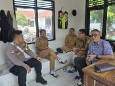 Polisi dan Sekolah Bersinergi, Beri Edukasi Kamtibmas kepada Pelajar SMAN 2 Karawang Bhabinkamtibmas Palumbonsari Sambangi SMAN 2 Karawang. (AlexaPodcast.ID)