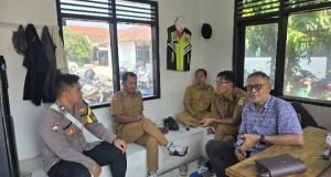 Polisi dan Sekolah Bersinergi, Beri Edukasi Kamtibmas kepada Pelajar SMAN 2 Karawang Bhabinkamtibmas Palumbonsari Sambangi SMAN 2 Karawang. (AlexaPodcast.ID)