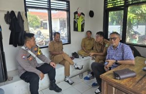 Polisi dan Sekolah Bersinergi, Beri Edukasi Kamtibmas kepada Pelajar SMAN 2 Karawang Bhabinkamtibmas Palumbonsari Sambangi SMAN 2 Karawang. (AlexaPodcast.ID)