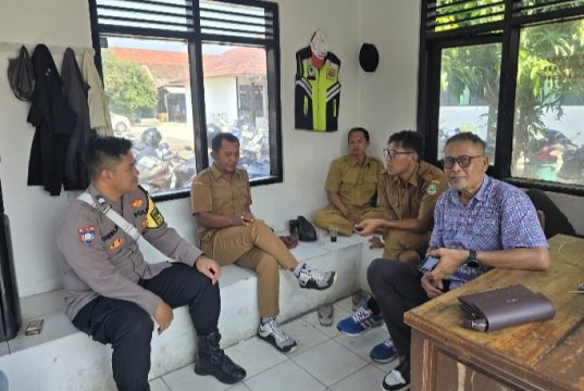 Polisi dan Sekolah Bersinergi, Beri Edukasi Kamtibmas kepada Pelajar SMAN 2 Karawang Bhabinkamtibmas Palumbonsari Sambangi SMAN 2 Karawang. (AlexaPodcast.ID)
